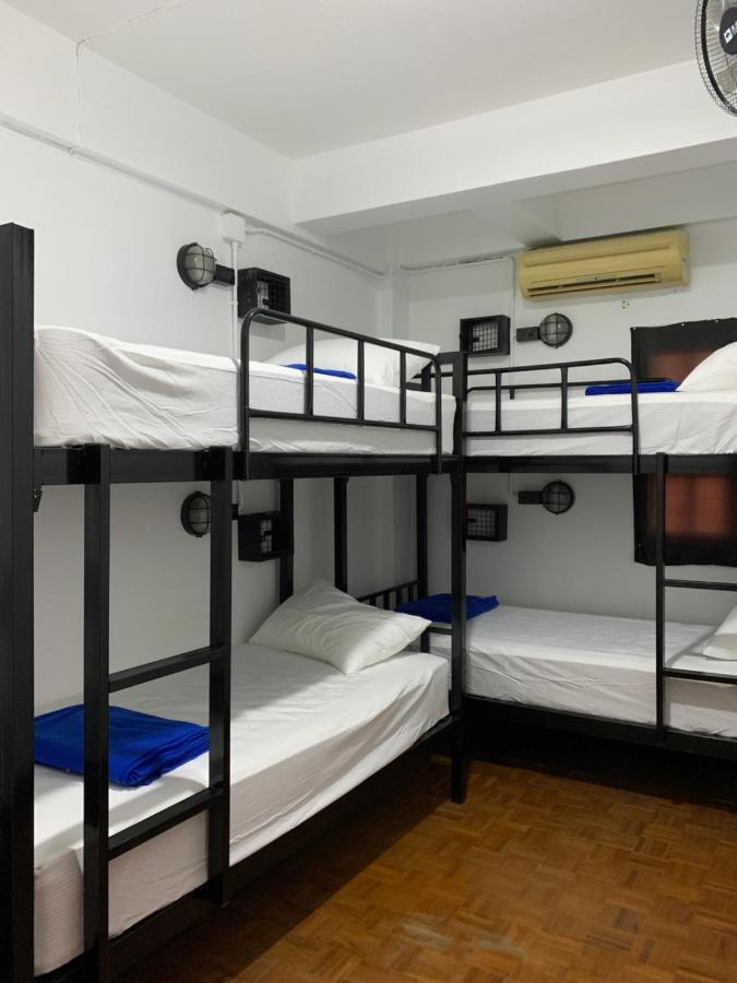 Revolution Hostel チエンマイ エクステリア 写真