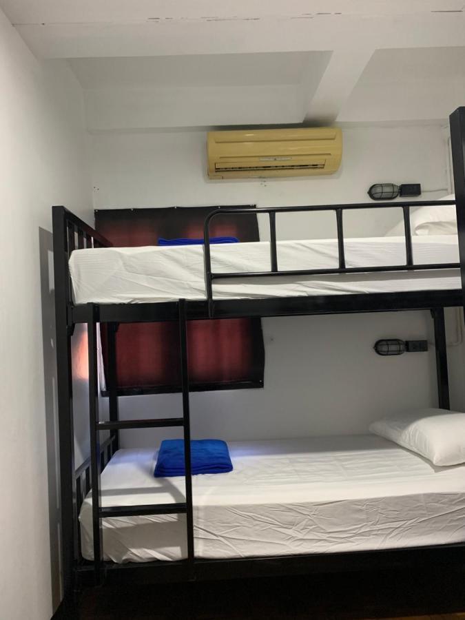 Revolution Hostel チエンマイ エクステリア 写真