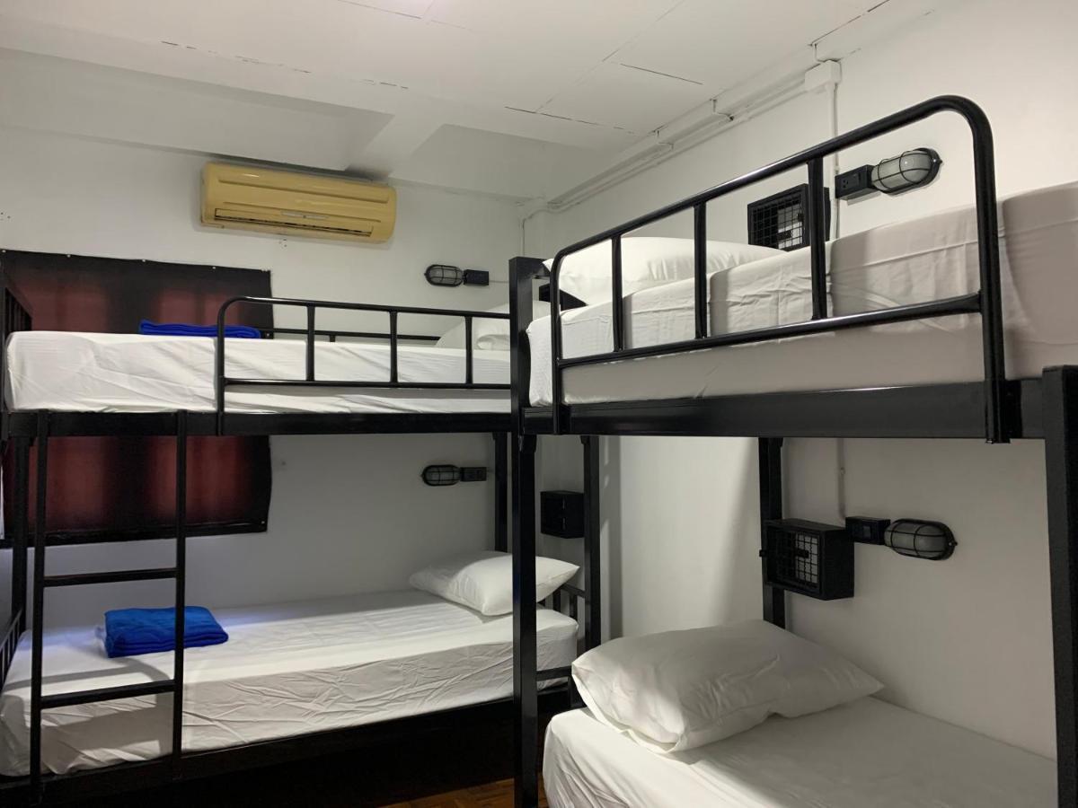 Revolution Hostel チエンマイ エクステリア 写真
