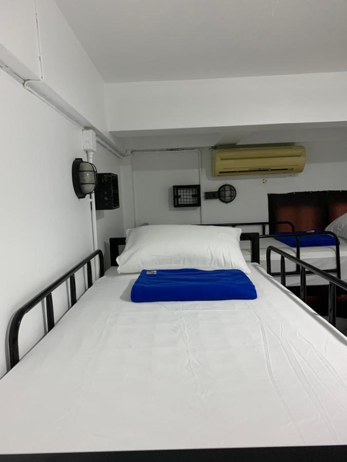 Revolution Hostel チエンマイ エクステリア 写真