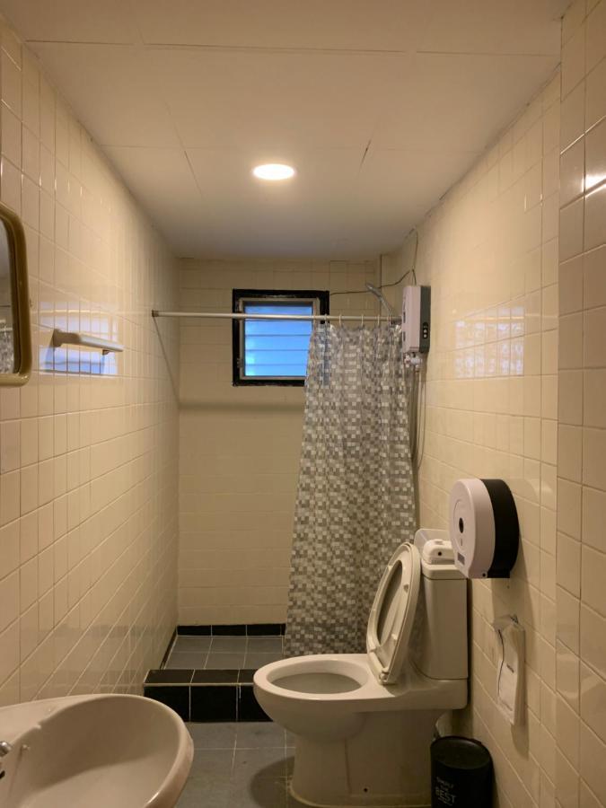 Revolution Hostel チエンマイ エクステリア 写真